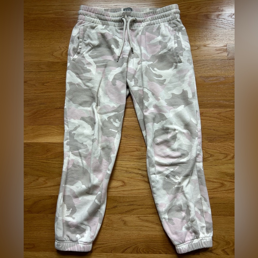 GAP | Beige + Pink Camo Sweatpants